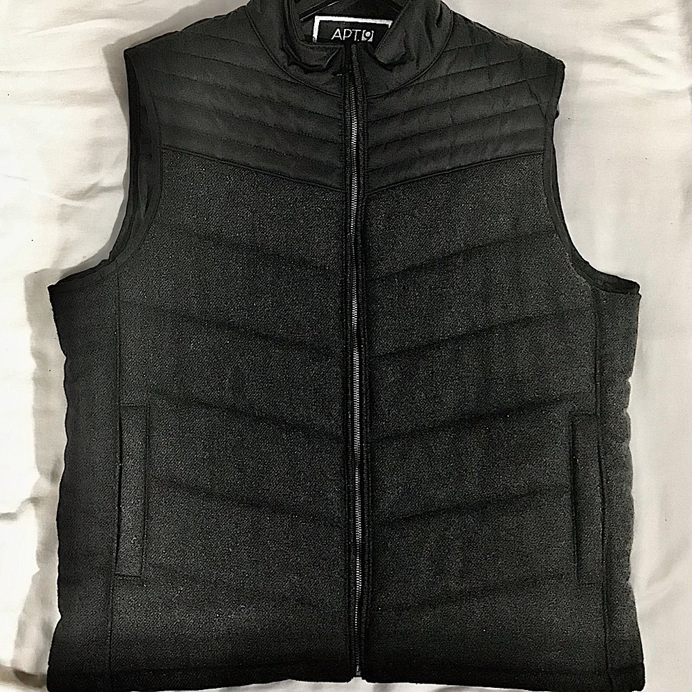 NWOT! MEN’S WOOL SLEEVELESS JACKET